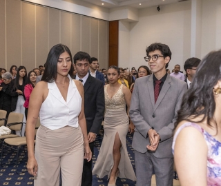 Imposición de mandiles a estudiantes de Fisioterapia