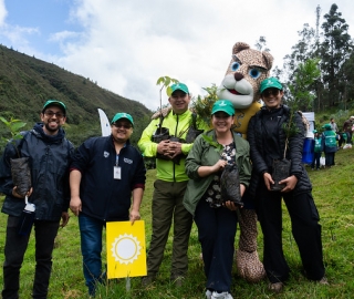 Reforestación en Cajanuma en alianza con Cascos Verdes