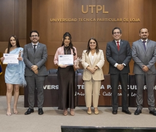 Ceremonia de entrega de certificaciones e insignias | Derecho UTPL Ceremonia de entrega de certificaciones e insignias | Derecho UTPL