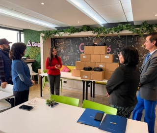 Bagó donó 60 gafas no electrónicas a la UTPL