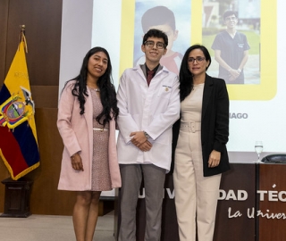 Imposición de mandiles a estudiantes de Fisioterapia