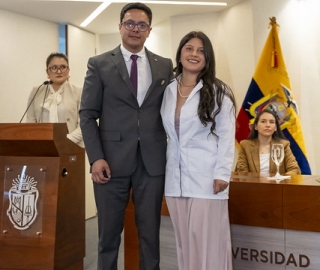 Estudiantes de Fisioterapia reciben sus mandiles Estudiantes de Fisioterapia reciben sus mandiles