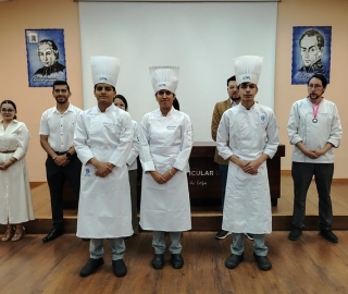 Ceremonia de investidura de los estudiantes de primer ciclo de la carrera de Gastronomía