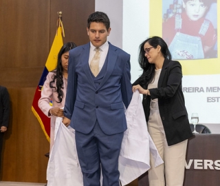 Imposición de mandiles a estudiantes de Fisioterapia