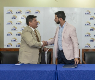 Firma de convenio interinstitucional entre CNE Zamora y UTPL Firma de convenio interinstitucional entre CNE Zamora y UTPL