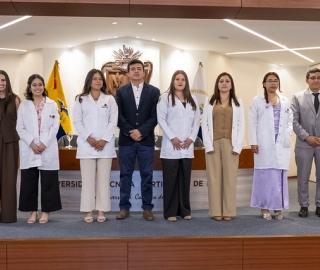 Imposición de mandiles | Carrera de Bioquímica y Farmacia