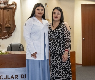 Estudiantes de Fisioterapia reciben sus mandiles Estudiantes de Fisioterapia reciben sus mandiles