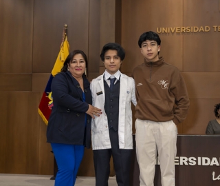 Imposición de Insignias – Carrera de Medicina