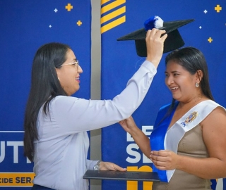 Nuevos profesionales de Galápagos recibieron su título