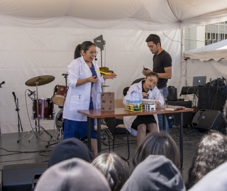 La UTPL participa en el Festival Internacional de Artes Vivas Loja con sus talentosos grupos de arte en la Plaza de la Cultura