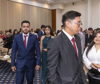 Imposición de mandiles a estudiantes de Fisioterapia