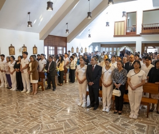 Imposición de insignias a estudiantes de Enfermería