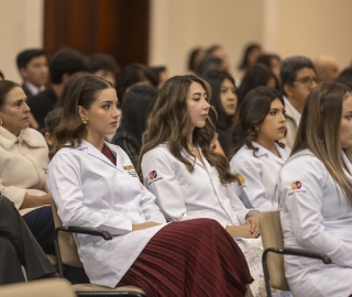 Imposición de mandiles a internos rotativos de la carrera de Nutrición y Dietética – Cohorte mayo 2025 / abril 2026