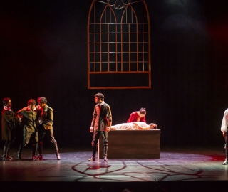 La Compañía de Teatro UTPL conmemoró sus 20 años de trayectoria artística con el estreno de la obra Otelo