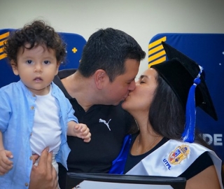 Nuevos profesionales de Galápagos recibieron su título Nuevos profesionales de Galápagos recibieron su título
