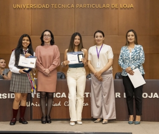 UTPL reconoció el compromiso de los abanderados de los colegios de Loja por su excelencia académica