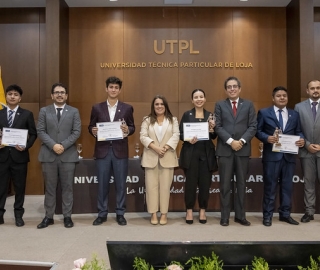 Ceremonia de entrega de certificaciones e insignias | Derecho UTPL Ceremonia de entrega de certificaciones e insignias | Derecho UTPL
