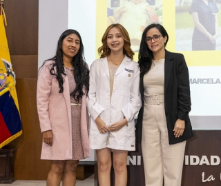 Imposición de mandiles a estudiantes de Fisioterapia