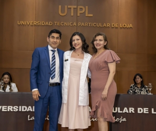 Imposición de Insignias – Carrera de Medicina