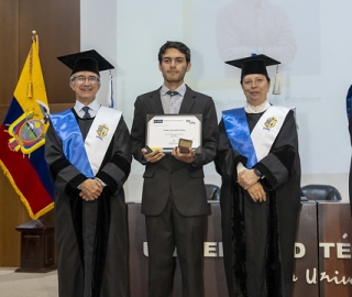 Homenaje a mejores estudiantes UTPL 2025 Homenaje a mejores estudiantes UTPL 2025