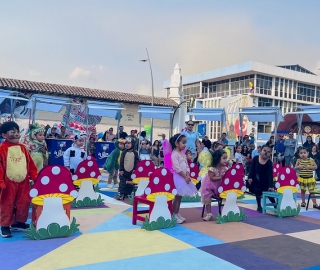 La UTPL participa en el Festival Internacional de Artes Vivas Loja con sus talentosos grupos de arte en la Plaza de la Cultura