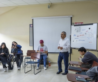 Aldea Global: La internacionalización de la práctica artística dictado por el docente Óscar Verde, de la Universidad Autónoma de México