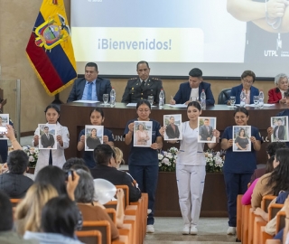 Pasarela “Enfermería a través del tiempo” Pasarela “Enfermería a través del tiempo”