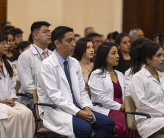 Imposición de Insignias – Carrera de Medicina