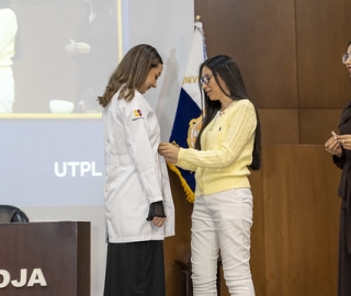 Imposición de mandiles a internos rotativos de la carrera de Nutrición y Dietética – Cohorte mayo 2025 / abril 2026