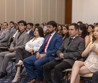 Imposición de mandiles a estudiantes de Fisioterapia