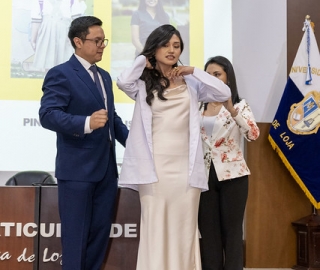 Imposición de mandiles a estudiantes de Fisioterapia