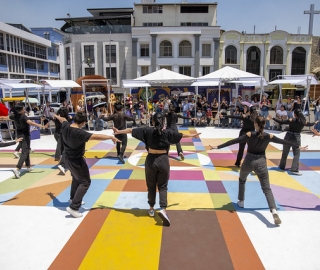 La UTPL participa en el Festival Internacional de Artes Vivas Loja con sus talentosos grupos de arte en la Plaza de la Cultura