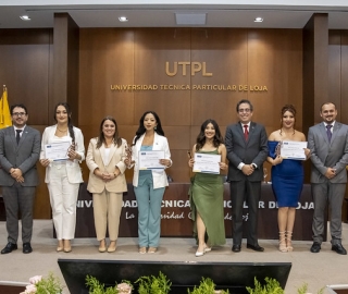 Ceremonia de entrega de certificaciones e insignias | Derecho UTPL Ceremonia de entrega de certificaciones e insignias | Derecho UTPL