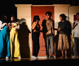 Obra de Teatro Los unos vs los otros Obra de Teatro Los unos vs los otros