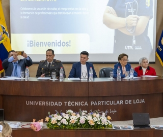 Pasarela “Enfermería a través del tiempo” Pasarela “Enfermería a través del tiempo”