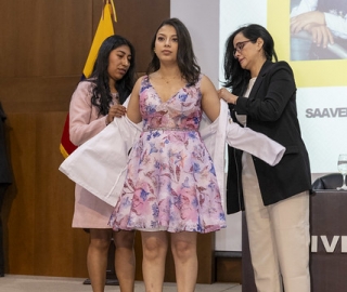 Imposición de mandiles a estudiantes de Fisioterapia