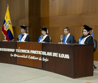 Condecoración a Carlos Calderón Condecoración a Carlos Calderón