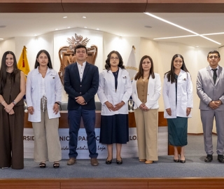 Imposición de mandiles | Carrera de Bioquímica y Farmacia