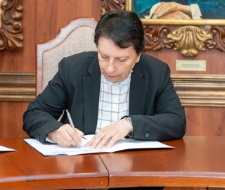 UTPL y Bienal de Cuenca firman convenio para impulsar el Congreso de las Nuevas Pedagogías del Arte Contemporáneo UTPL y Bienal de Cuenca firman convenio para impulsar el Congreso de las Nuevas Pedagogías del Arte Contemporáneo