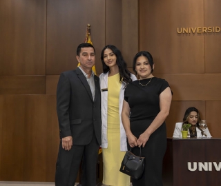 Imposición de Insignias – Carrera de Medicina