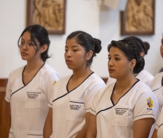 Imposición de Indumentaria a los estudiantes de Enfermería