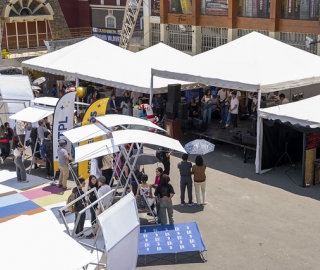 La UTPL participa en el Festival Internacional de Artes Vivas Loja con sus talentosos grupos de arte en la Plaza de la Cultura