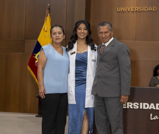 Imposición de Insignias – Carrera de Medicina