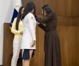 Imposición de mandiles a internos rotativos de la carrera de Nutrición y Dietética – Cohorte mayo 2025 / abril 2026