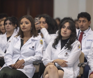 Ceremonia de imposición de mandiles a los estudiantes de 7mo ciclo de la carrera de Psicología Clínica