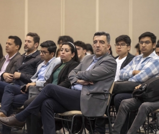 Condecoración a Carlos Calderón
