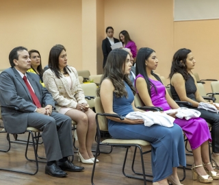 Imposición de mandiles a estudiantes de Nutrición y Dietética