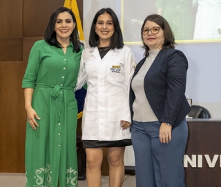 Imposición de mandiles a internos rotativos de la carrera de Nutrición y Dietética – Cohorte mayo 2025 / abril 2026 Imposición de mandiles a internos rotativos de la carrera de Nutrición y Dietética – Cohorte mayo 2025 / abril 2026