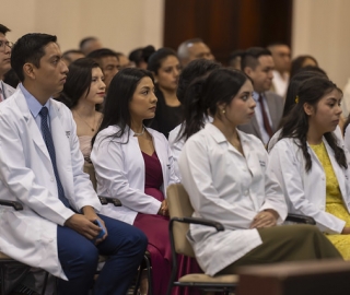 Imposición de Insignias – Carrera de Medicina