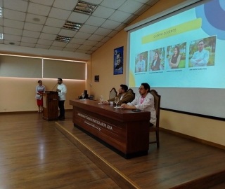 Ceremonia de investidura de los estudiantes de primer ciclo de la carrera de Gastronomía